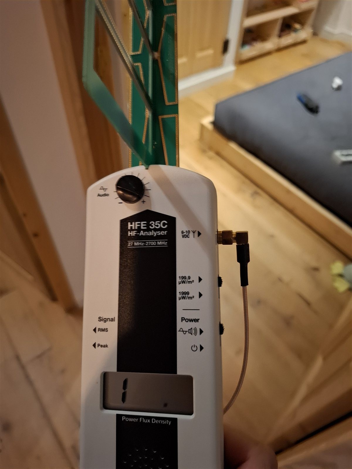 Medición profesional de campos electromagnéticos en una vivienda